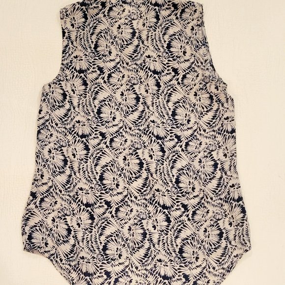 Size XS: CAbi Blue Plaza Paisley Print Top Style 5038 - Picture 3 of 4